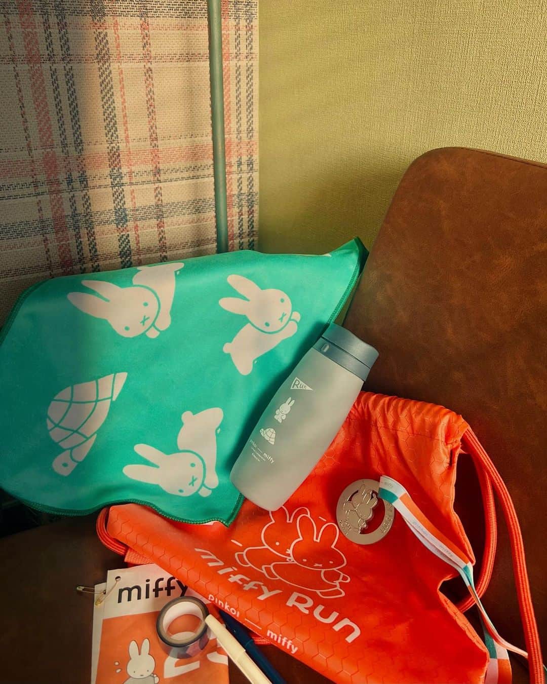 光永さんのインスタグラム写真 - (光永Instagram)「miffy Run 2023のTシャツ、表裏でウサギとカメになってて可愛い😂🌟 Pinkoi × miffyのコラボのランニングパックをプレゼントしていただきましたっっ🚩👟 ありがとうございます❤️‍🔥旅行とかでも使えそう〜🥹  #pinkoixmiffy #PR @pinkoijp #ミッフィー #miffy #ミッフィーグッズ #ミッフィーコラボ」10月3日 20時11分 - hinata_official__
