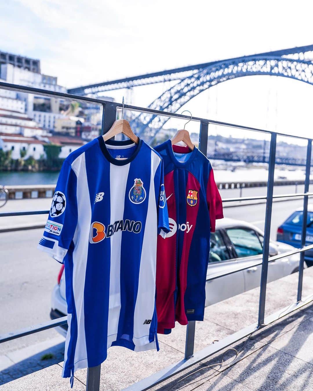FCバルセロナさんのインスタグラム写真 - (FCバルセロナInstagram)「𝘼𝙣𝙙 𝙨𝙤 𝙬𝙚 𝙢𝙚𝙚𝙩 𝙖𝙜𝙖𝙞𝙣 ⚽🤩   FC Porto 🆚 FC Barcelona   #FCPFCB #UCL」10月4日 5時40分 - fcbarcelona