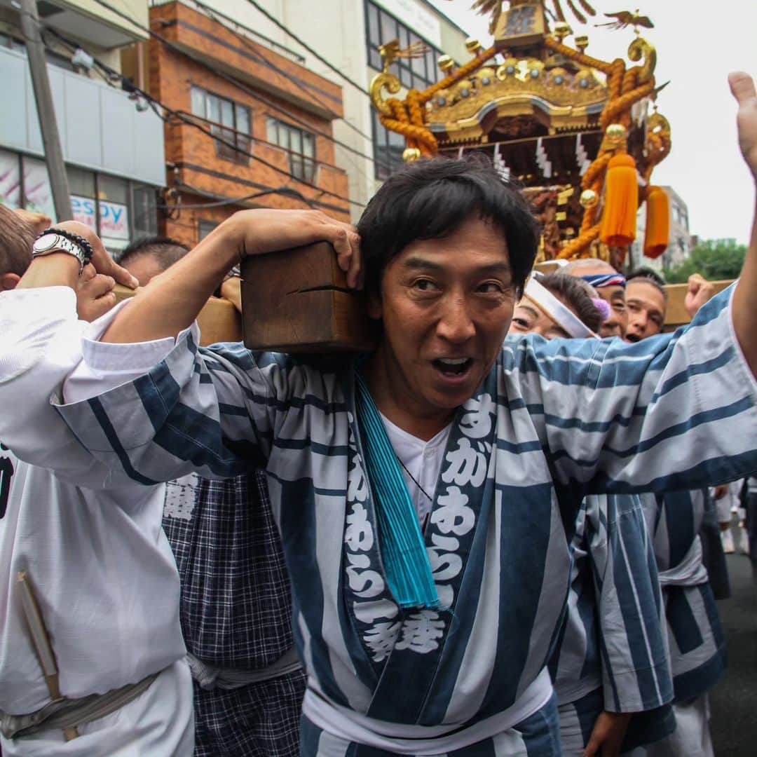 菅原一秀のインスタグラム：「大泉北野神社、お神輿担がせていただきました！最高！」