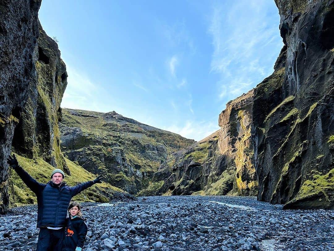 クリス・ヘムズワースさんのインスタグラム写真 - (クリス・ヘムズワースInstagram)「One of the most beautiful places I’ve been, thank you Iceland!」10月4日 5時49分 - chrishemsworth