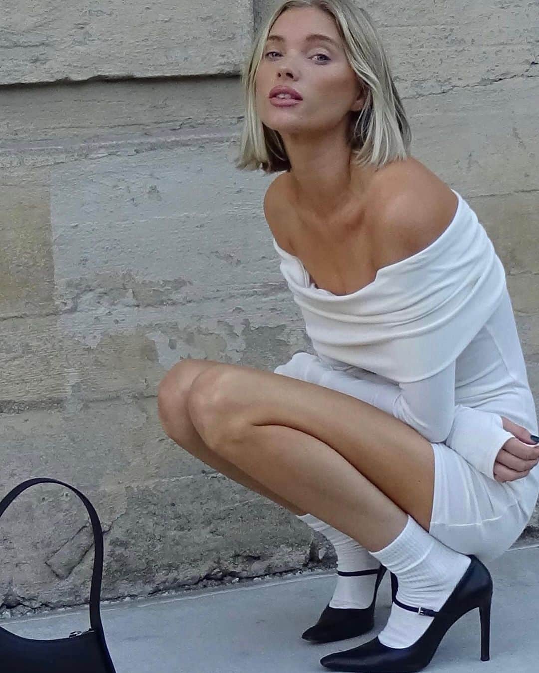 エルザ・ホスクさんのインスタグラム写真 - (エルザ・ホスクInstagram)「The little white dress 🕊️ @helsastudio」10月4日 5時56分 - hoskelsa