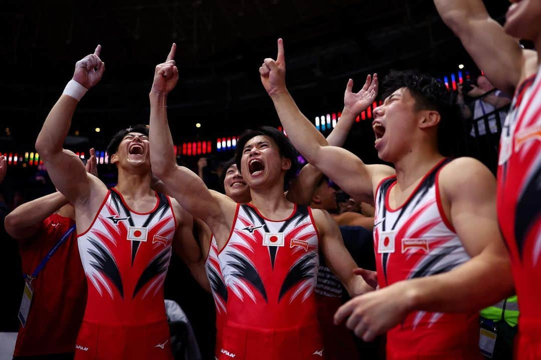 橋本大輝さんのインスタグラム写真 - (橋本大輝Instagram)「世界体操競技選手権2023 男子団体で日本代表が悲願の金メダル獲得🇯🇵🥇🙌  #橋本大輝 #萱和磨 #杉本海誉斗 #千葉健太 #南一輝 #RoadToParis2024 #Antwerp2023」10月4日 6時10分 - hasshii_807