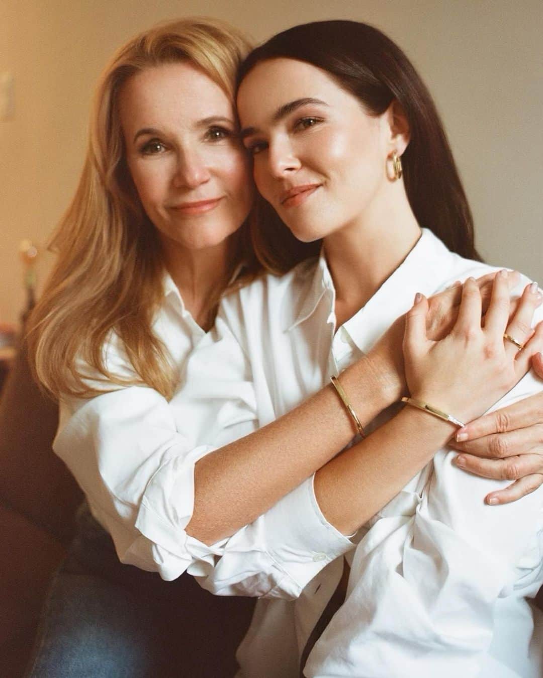 リー・トンプソンのインスタグラム：「Like daughter like mother... @tiffanyandco #lockwithlove」