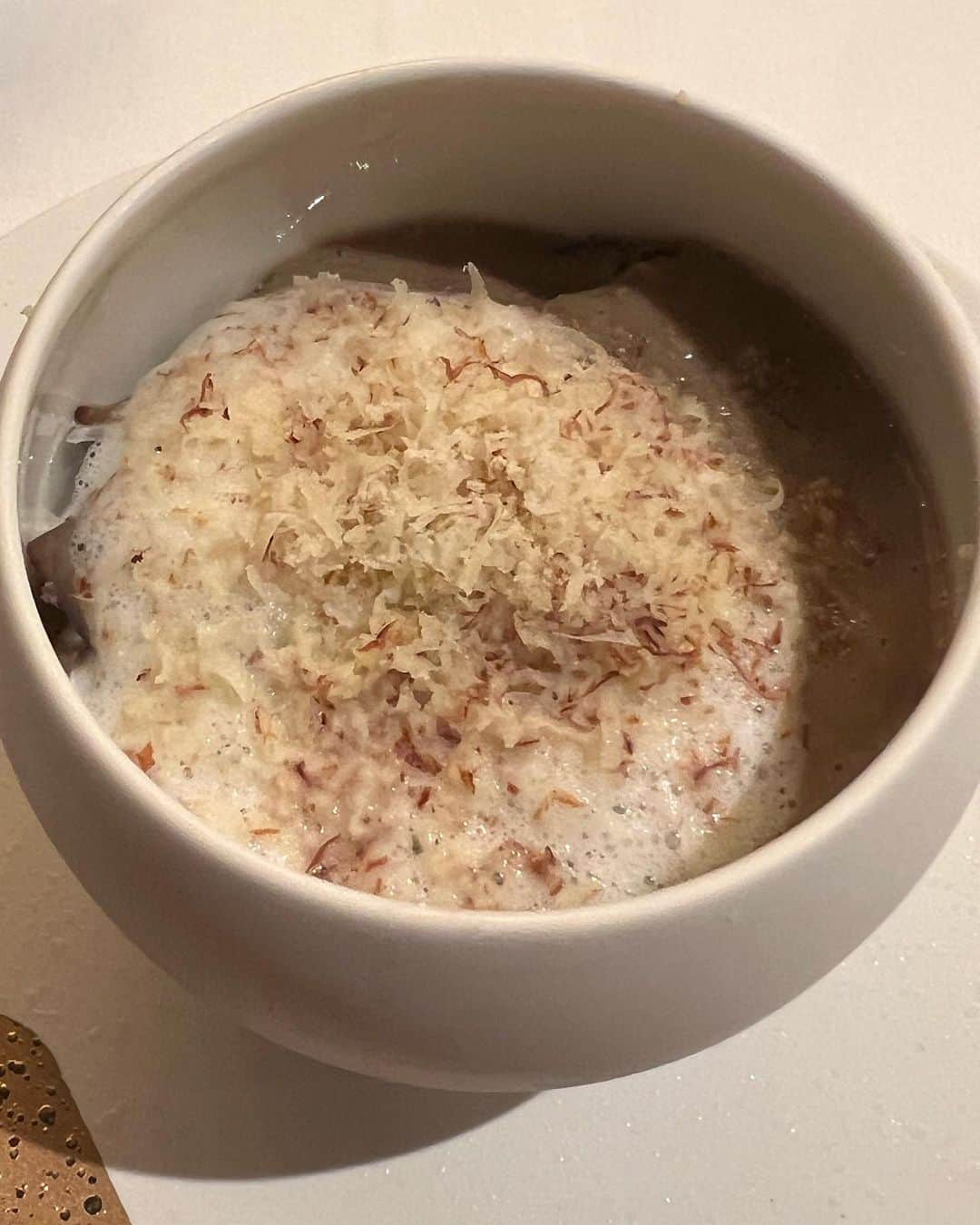 甘糟記子さんのインスタグラム写真 - (甘糟記子Instagram)「昨日はいつメンが五反田のフレンチレストラン　メイにて、私とともえちんのお誕生日お祝いをしてくれました\(//∇//)\ @may_iwata   メイは大好きなお店で、大好きないつメンと美味しくて楽しすぎる時間☆*:.｡. o(≧▽≦)o .｡.:*☆  幸せ〜\(//∇//)\  お料理はいつも本当に美味しくて、そして美しい！  品数も多くて、お茶菓子とかの写真載せきれなかったくらい(≧∀≦)  大食い？のいつメンもみんなお腹パンパンだったよ〜（笑）  息子殿が幼稚園の頃からの付き合いだから、かれこれ9年？10年？ 家族ぐるみで仲良くしてもらってます(๑>◡<๑)  韓国や旅行や食べることが大好きで、趣味が合う（笑） 隙あらばどっか行きたい気持ち満々だしね（笑）  ほんと大人になってからのオタ仲間って最高\(//∇//)\  いつもありがとうね〜☆〜（ゝ。∂）  #大好きな人#オタ仲間#楽しい#いつもありがとう#五反田グルメ#フレンチレストラン#レストランメイ#美味しかった#誕生日お祝い#感謝」10月4日 6時12分 - norihey924