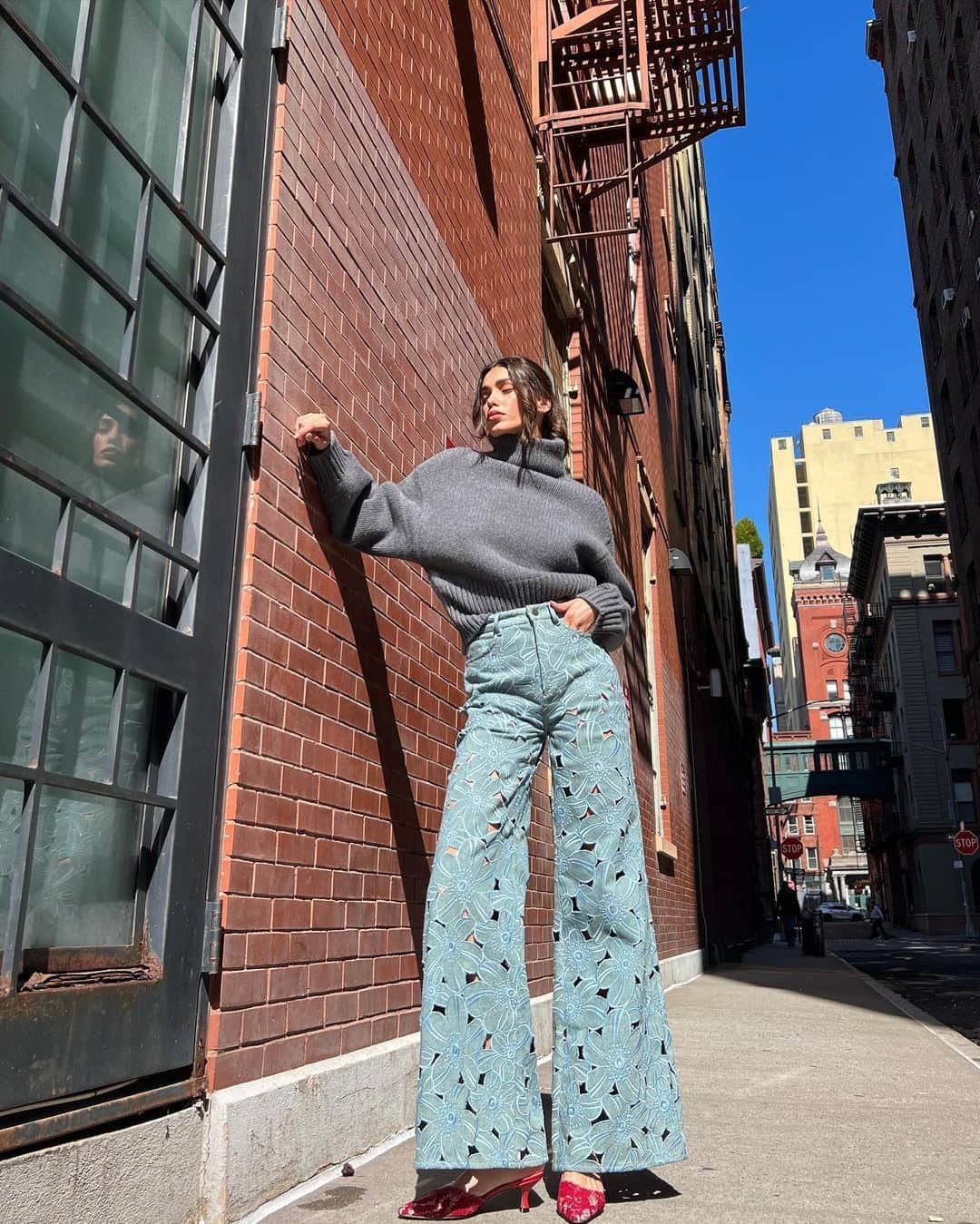 シンシア ローリーのインスタグラム：「Cutouts coming soon…」