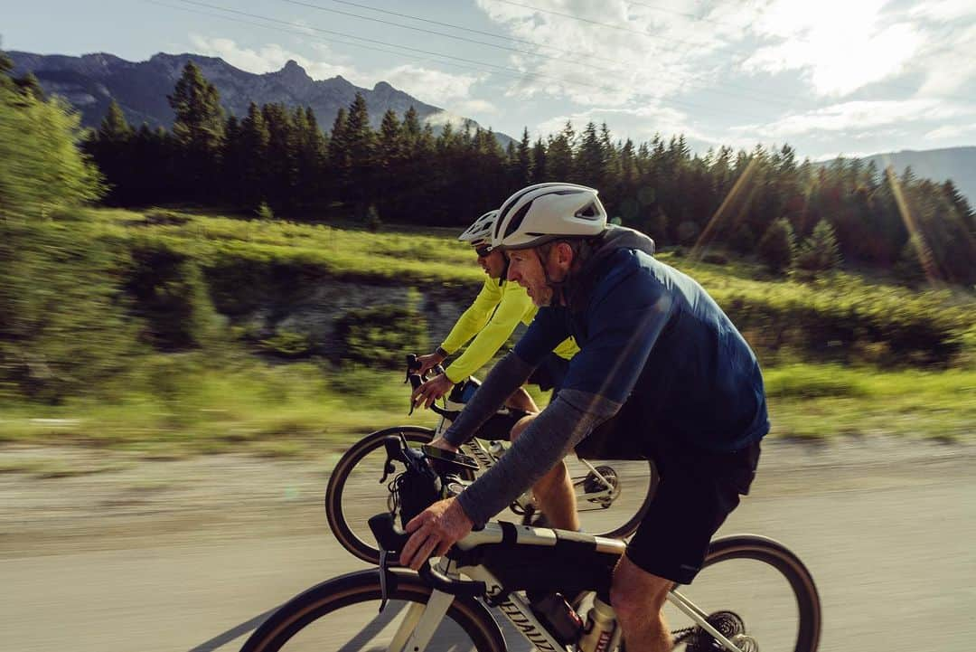 トミー・コールドウェルさんのインスタグラム写真 - (トミー・コールドウェルInstagram)「Biking and climbing our way to Alaska this summer with @alexhonnold was definitely the trip of a lifetime. I worked with my partner @corosglobal to break down all of the stats from the trip. Doing what COROS does best, their staff looked into all of the data from this 2800 mile journey. When combining the insane battery life of my watch, with the data breakdown of the platform, its cool to see what the body goes through as you track all of your activities. For a deep dive into the data behind this massive expedition, click on this link in bio.  #trainwithcoros」10月4日 6時24分 - tommycaldwell