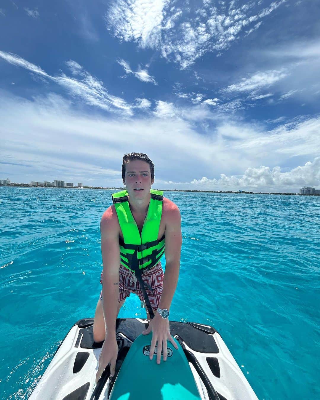 Blake Grayのインスタグラム：「It’s still summer right」