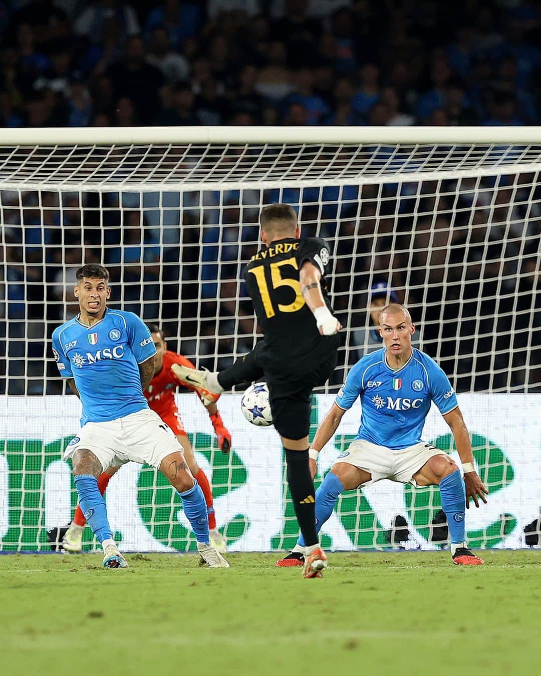 UEFAチャンピオンズリーグのインスタグラム：「What a hit 😲  #UCL」