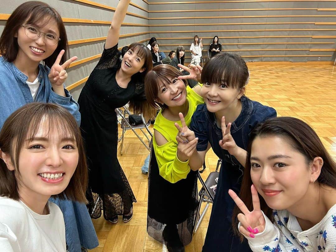 紺野あさ美さんのインスタグラム写真 - (紺野あさ美Instagram)「ママ合唱団 ソプラノチーム☺️💓 天然さん率高め… かつ、ストイックだね️〜って話になってます😁  頑張ってきます！！」10月4日 6時26分 - asami__k