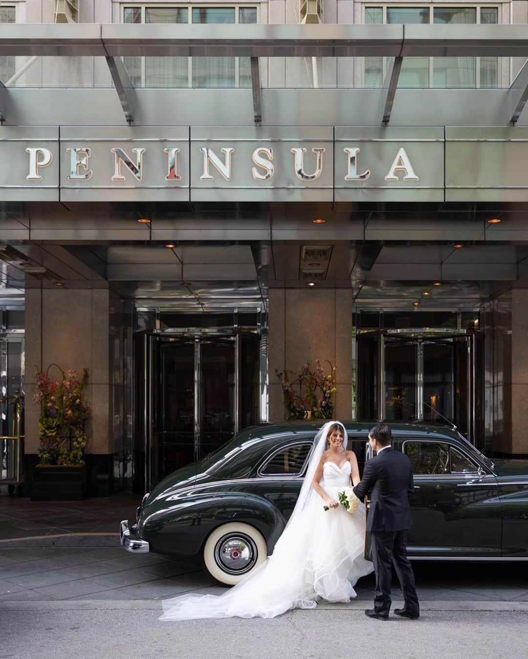 The Peninsula Hotelsのインスタグラム：「Wedded bliss begins right here at @thepeninsulachi. #penweddings #penmoments 📸 via @cristinagphoto.」