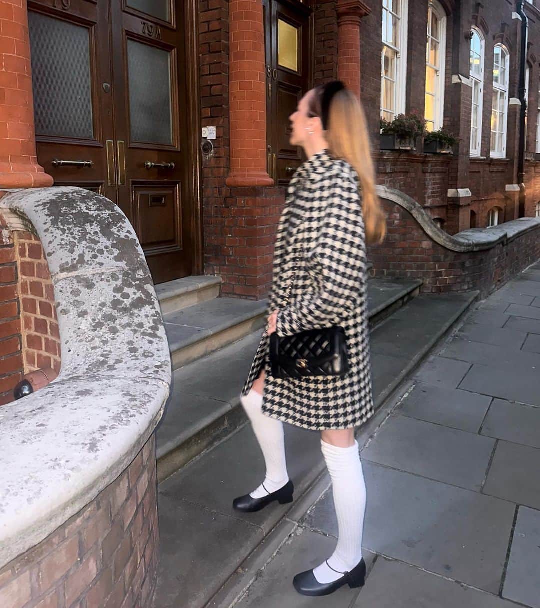 ベッキー・クルーエルのインスタグラム：「but what are we wearing to the beatles concert at royal albert hall with live brass and strings 🗣️??  my fabulous coat is from @eyewoodwake vintage, the heat tech thermals are out in full force this chilly autumn from @uniqlo (an annual staple), I bought the velvet apron dress from japan maybe 7 years ago, the socks are also from Japan this summer, and my square toe maryjanes are @empressaustralia 🎀」