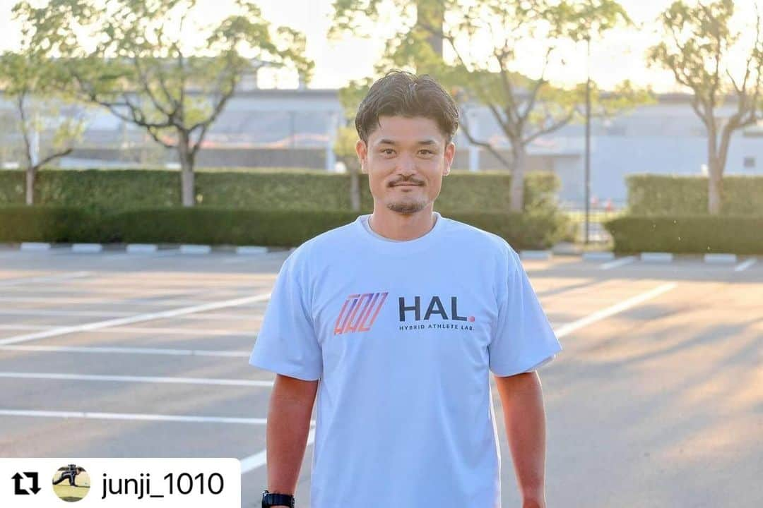 赤星拓のインスタグラム：「HAL.に熱い仲間が加わります❗️ 日々アスリートに触れる中で感じている現状の課題。 特に育成年代のトレーニング環境をもっと良くしたい。 今後も熱い彼の活躍にご期待下さい💪✨ #藤淳二 さん @junji_1010 @spt_lab  @hibrid.athlete.lab  #Repost @junji_1010 with @use.repost ・・・ . 「スポーツと栄養」  HAL : Hybrid Athlete Lab  トレーニングと栄養は凄く大切です😁  スポーツによって身体活動量が増加すると、活動量に見合った適切タイミングでエネルギー・各栄養素の摂取を考慮することが必要です‼️  厳しいトレーニングを実施するアスリートは怪我や疾病を予防するために、特定の栄養素の過不足に留意する必要もあります❗️  アスリートのトレーニングプログラムと栄養摂取は、スポーツ現場でトレーナーをしているからこそ、もっとも大切だと感じます‼️  トレーニングだけでは、フィジカル(カラダ)は変わりません。  カラダを変えるには、食事も大切です、栄養補給、リカバリーで何を摂取するかが大切‼️  摂取する物・摂取するタイミング・摂取する頻度など細かく言えばキリがないくらい大切です‼️  トレーニングスケジュールに合わせて、適切な栄養摂取ができる事、摂取タイミングを逃さない事が凄く大切です💪  これらの事は、プロになってからでは遅いと感じます❗️  もっとも導入すべきは、育成年代から導入していく事が大切です‼️  成長過程の選手達は栄養摂取が特に大切❗️  トップアスリートの原石である、育成年代の選手達の環境が整う事で  世界で活躍するアスリートが沢山、誕生すると思います💪  【全てのアスリートが充実した環境でトレーニングして欲しい・全てアスリートが栄養摂取が出来る環境を整えたい】  日本だけでなく、全てのアスリートへ  @hibrid.athlete.lab  @akahoshi.taku_1  @atletico.saga  @spt_lab   #HAL#トレーニング #フィジカル #環境 #栄養 #ザバス #アスリート #育成 #原石 #未来 #日本 #世界#physicaltherapy #physicaltherapist」