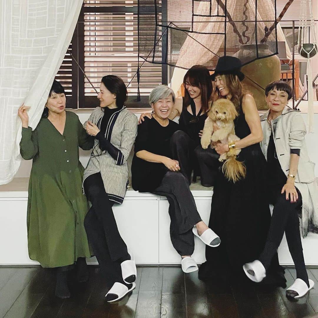 松井美緒のインスタグラム：「-話を聞かない大人たち🙃  #撮りますよ」