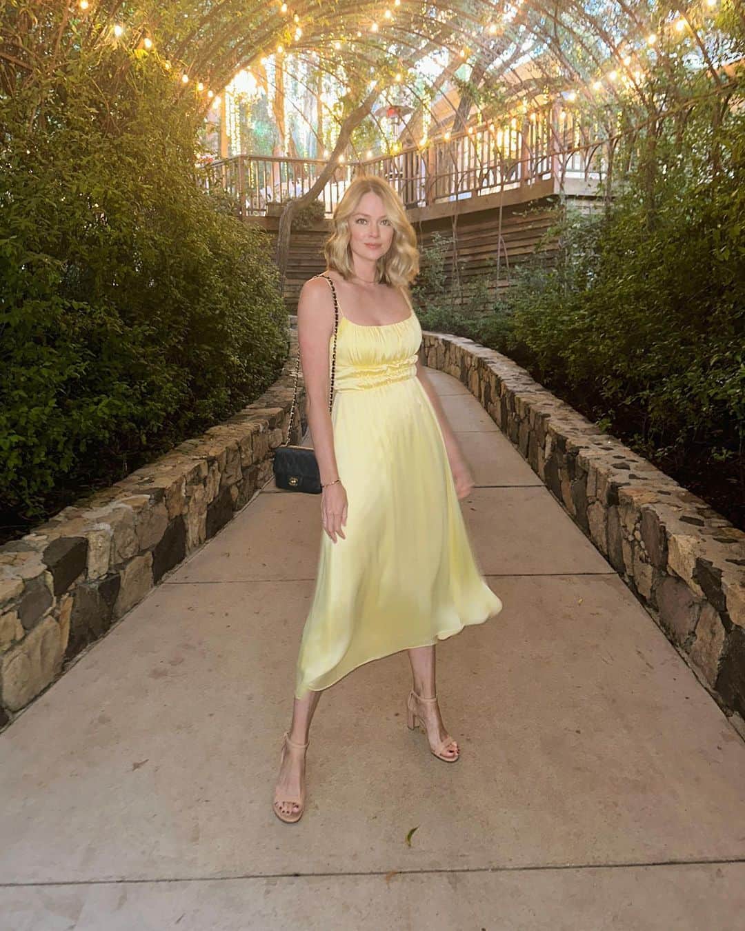 リンジー・エリンソンのインスタグラム：「The dreamiest wedding in Malibu 💫」
