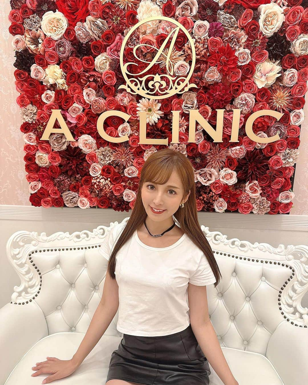 葵井えりかさんのインスタグラム写真 - (葵井えりかInstagram)「先日、@a_clinic_ikebukuroで  昨年受けた1day小顔脂肪吸引のメンテナンスとして Aスレッドをしてきました✨  前からインスタをフォローしていた 木家先生　@aclinic_kiya に カウンセリングと施術をしてもらいました😍  今回は左右2本ずつで前回より少なめですが、腫れなくしっかりと引き上げてもらいました😊 Aスレッド本当におすすめ✨  "#aスレッド #1day小顔脂肪吸引 #糸リフト #aclinic #aclinic銀座 #aclinic横浜 #aclinic新宿#aclinic名古屋#aclinic大阪#aclinic池袋#aclinic福岡#aclinic仙台 #aクリニック#エークリニック #美容 #小顔 #美肌  #リフトアップ #美容外科 #美容皮膚科 #美容クリニック＃木家佑美子」10月3日 22時14分 - aoi.erika0205