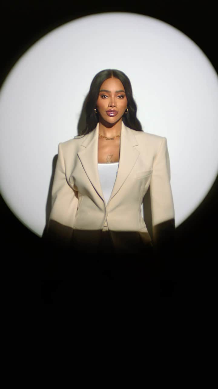 のインスタグラム：「In #BritishVogue’s first episode of the Power of Representation, @MunroeBergdorf speaks to @NotAPhaseOrg founders and @Nike partners @DaniStJames and @11th.Day about their community-unifying activities, safe spaces and the power of movement.  Directed by @Priya.Ahluwalia1.」