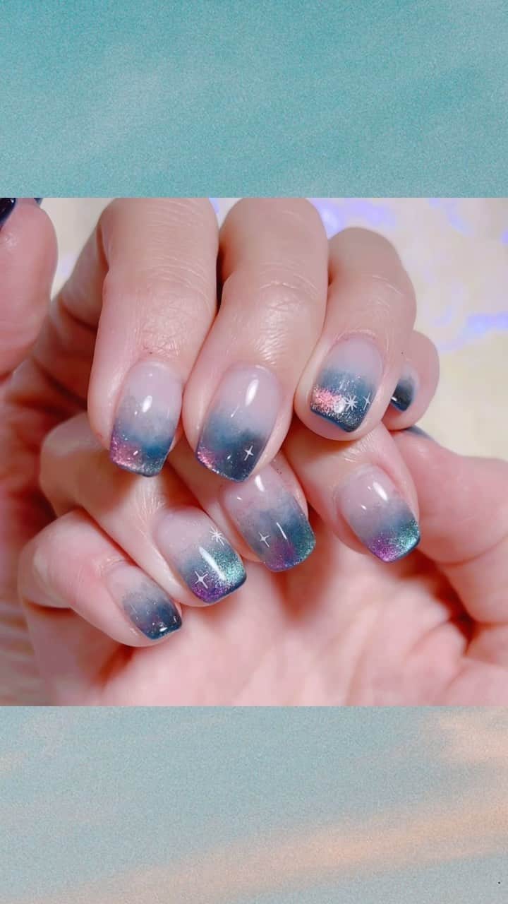 なかやまちえこのインスタグラム：「マグネットグラデーション⠀ ⠀ @emena_nail.official マグネティパウダー⠀ #pr #nail #nails #nailart #ネイル #美甲 #ネイルアート  #japanesenailart #manucure #japanesenails #manicurist #gelnails #أظافر #네일아트 #미용  #เพ้นท์เล็บ #artedeuñas #เพ้นท์เล็บเจล #ジェルネイルデザイン #ネイルデザイン #nagelkunst #マグネットネイル #magneticnails @aby_sharenail」