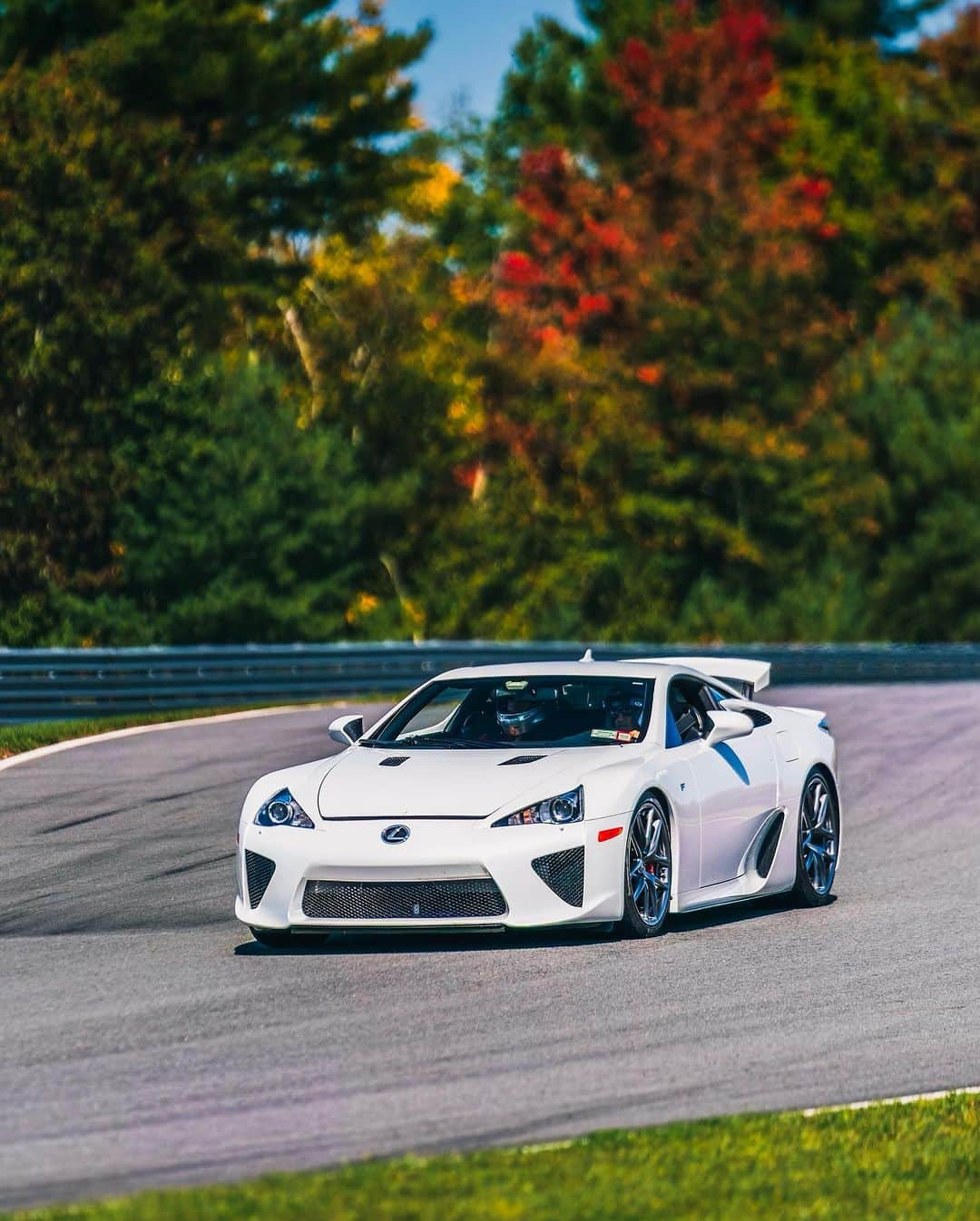 CarsWithoutLimitsさんのインスタグラム写真 - (CarsWithoutLimitsInstagram)「What a blast it was spending the weekend over at @monticellomotorclub Hypercar Track Day! This one was for the books 📚   📸 @therealabd   #carswithoutlimits #hypercars #apolloie」10月3日 22時41分 - carswithoutlimits