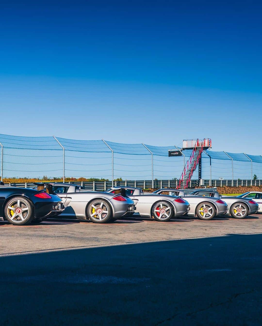 CarsWithoutLimitsさんのインスタグラム写真 - (CarsWithoutLimitsInstagram)「What a blast it was spending the weekend over at @monticellomotorclub Hypercar Track Day! This one was for the books 📚   📸 @therealabd   #carswithoutlimits #hypercars #apolloie」10月3日 22時41分 - carswithoutlimits