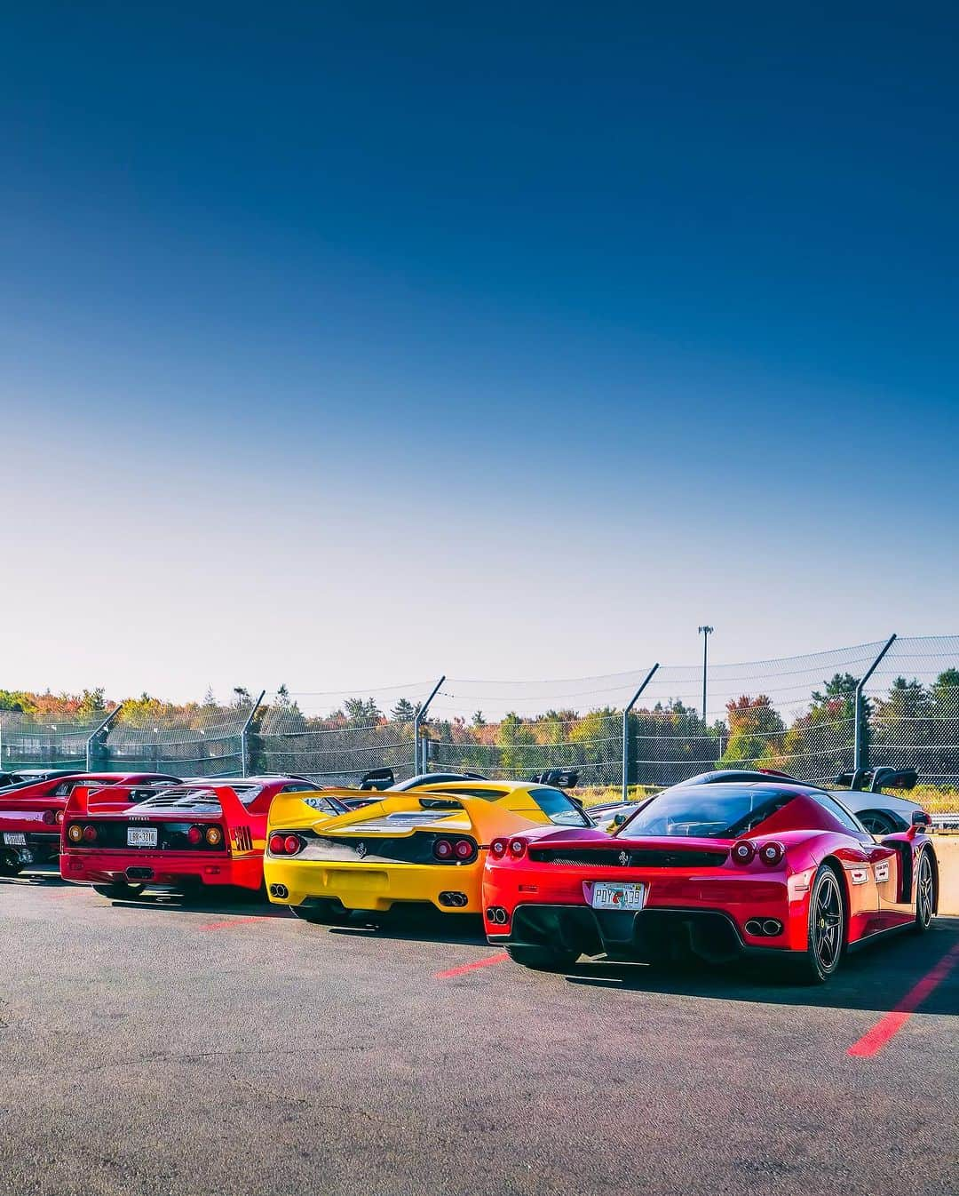 CarsWithoutLimitsさんのインスタグラム写真 - (CarsWithoutLimitsInstagram)「What a blast it was spending the weekend over at @monticellomotorclub Hypercar Track Day! This one was for the books 📚   📸 @therealabd   #carswithoutlimits #hypercars #apolloie」10月3日 22時41分 - carswithoutlimits