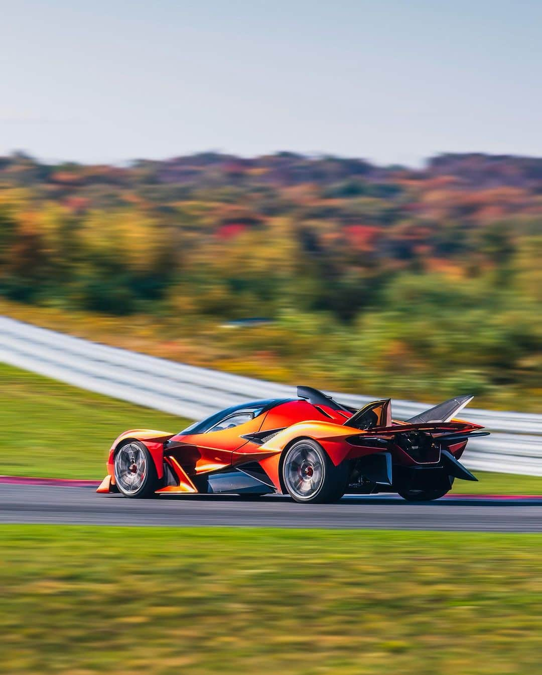 CarsWithoutLimitsさんのインスタグラム写真 - (CarsWithoutLimitsInstagram)「What a blast it was spending the weekend over at @monticellomotorclub Hypercar Track Day! This one was for the books 📚   📸 @therealabd   #carswithoutlimits #hypercars #apolloie」10月3日 22時41分 - carswithoutlimits