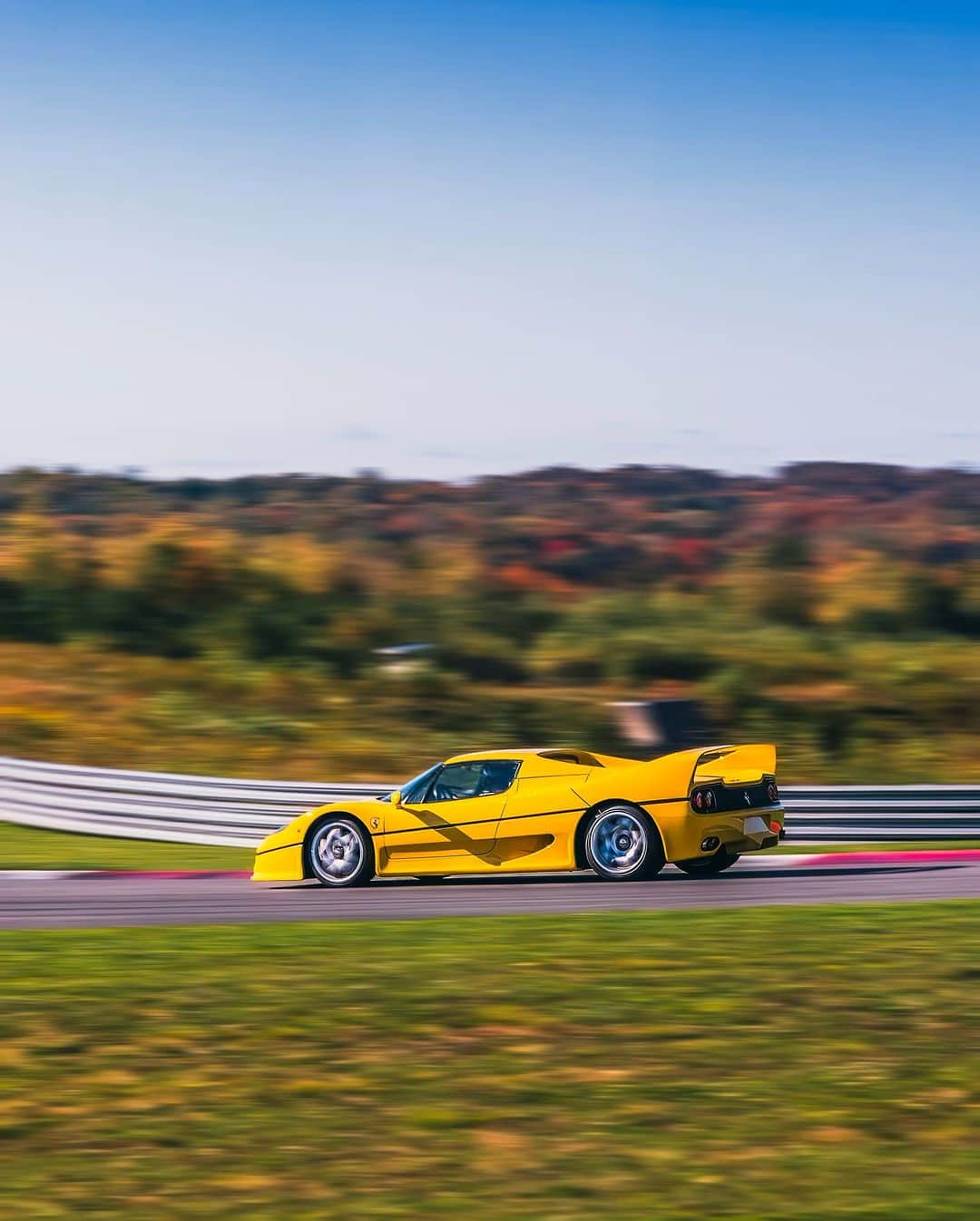 CarsWithoutLimitsさんのインスタグラム写真 - (CarsWithoutLimitsInstagram)「What a blast it was spending the weekend over at @monticellomotorclub Hypercar Track Day! This one was for the books 📚   📸 @therealabd   #carswithoutlimits #hypercars #apolloie」10月3日 22時41分 - carswithoutlimits