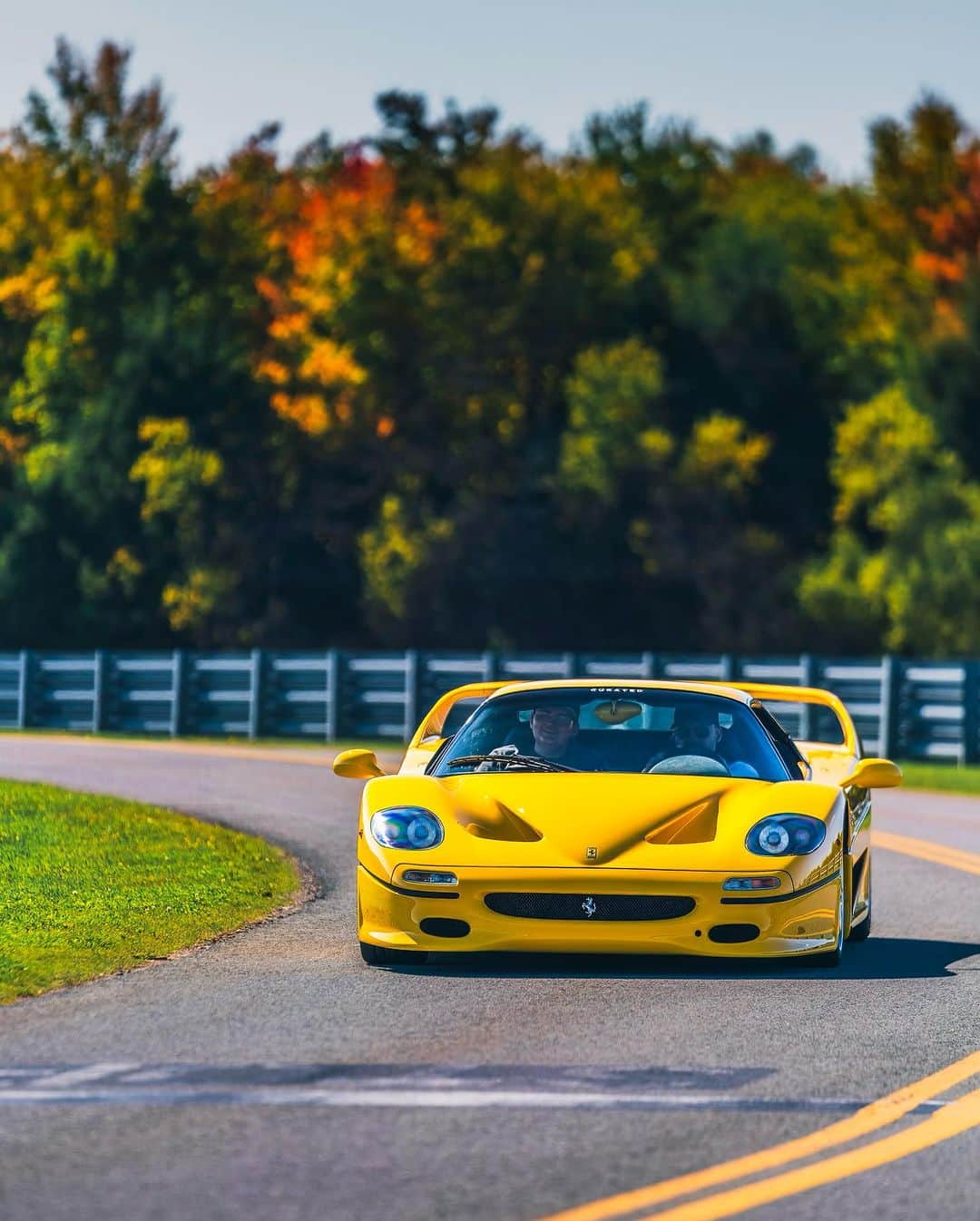 CarsWithoutLimitsさんのインスタグラム写真 - (CarsWithoutLimitsInstagram)「What a blast it was spending the weekend over at @monticellomotorclub Hypercar Track Day! This one was for the books 📚   📸 @therealabd   #carswithoutlimits #hypercars #apolloie」10月3日 22時41分 - carswithoutlimits