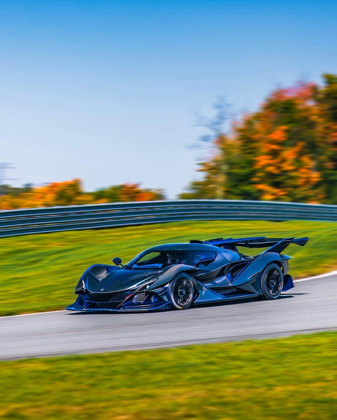 CarsWithoutLimitsさんのインスタグラム写真 - (CarsWithoutLimitsInstagram)「What a blast it was spending the weekend over at @monticellomotorclub Hypercar Track Day! This one was for the books 📚   📸 @therealabd   #carswithoutlimits #hypercars #apolloie」10月3日 22時41分 - carswithoutlimits
