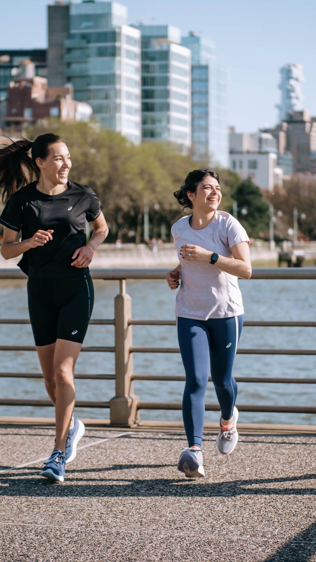ASICS Americaのインスタグラム：「With their fall marathons on the horizon, @dr.cark, @carlamurrayruns and @michellepillepichnutrition are in the thick of their training with a fundraising goal for @naminyc_metro on the mind.   Throughout their running journeys they have come to appreciate the impact that running has on the body and mind and the peace they have found getting to reconnect with themselves with every step.   To learn more about Caroline, Carla, Michelle & NAMI-NYC Metro - click the 🔗 in our bio. #SoundMindSoundBody」