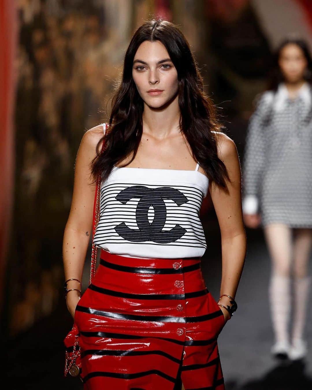 ヴィットリア・チェレッティさんのインスタグラム写真 - (ヴィットリア・チェレッティInstagram)「a v special fashion week for many reasons. thank you Virginie, Sarah, Pierpaolo, Nicolas and Chitose.  One more for the books🖤❤️.」10月3日 22時42分 - vittoria