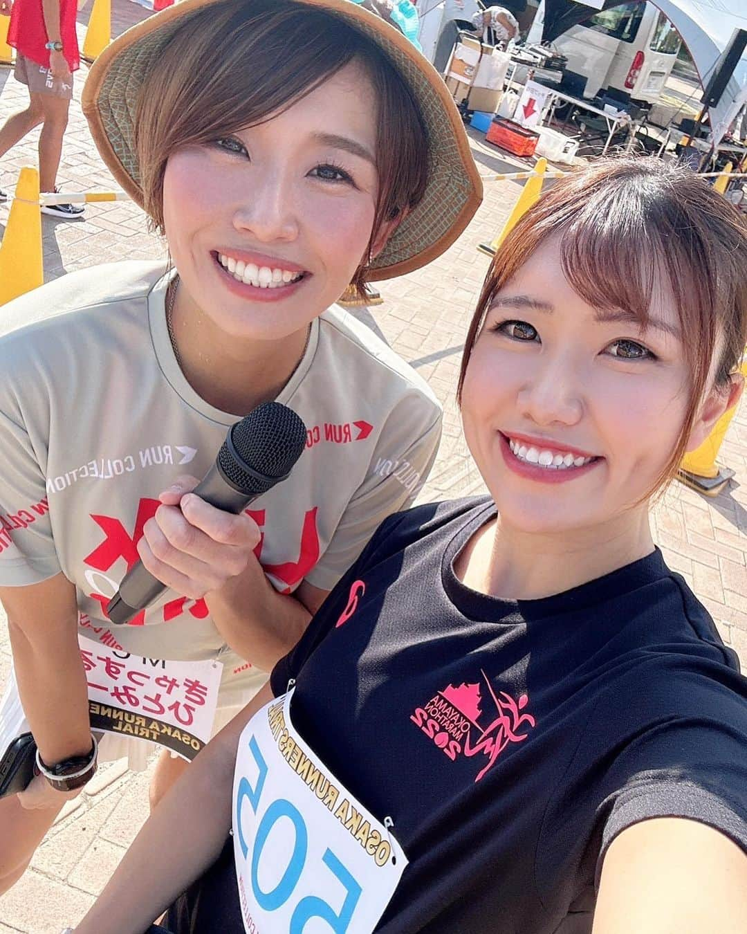 きゃっするひとみーのインスタグラム：「第7回✨ オオサカランナーズトライアル🏃‍♀️🏃‍♀️🏃‍♀️🏃‍♀️🏃‍♀️🏃‍♀️🏃‍♀️  長居で第1回目よりMCとして参加してるオオサカランナーズトライアルもついに7回目😭✨  この時期はラントラで30k！いつもありがとうございます！ 今回は。。暑かったー🥲もう少し涼しくなるかと思ってたー😭😭😭  いつもペーサー、ボランティアも本当にありがとうございます😭🙏  そんな今回は、嬉しいお客様が😭 私が初めてゲストランナーをした、もう6年前？！の大会からずっと【ひとみちゃん！】と、応援してくださってる皆様が奈良から😭 みんな変わってないー😭😭 本当に会うだけでホッとする😭  いきなりこんなフォロワーさんになったわけじゃなく、もちろん数百人の時代もあるんです。  その時から変わらず応援してくれてる人たちがいて、今こうして活動できています😭🙏  何がきっかけで知ってくださったとか、どこの大会で初めて会ったとか😂✨もし覚えてたらコメントください😂🙏  ランコレクションのイベントはまだまだ続きます！！  10/21！！！ #PBアシストハーフマラソン　 目標タイムの10分刻みにペーサー配置！！！ まじで出ないと勿体無い！私もでたい！笑 エントリー受け付けてます✨  また、11/11は岐阜城イベントも🏯✨  ランナーズトライアルに出場された皆様、お疲れ様でした！！！」