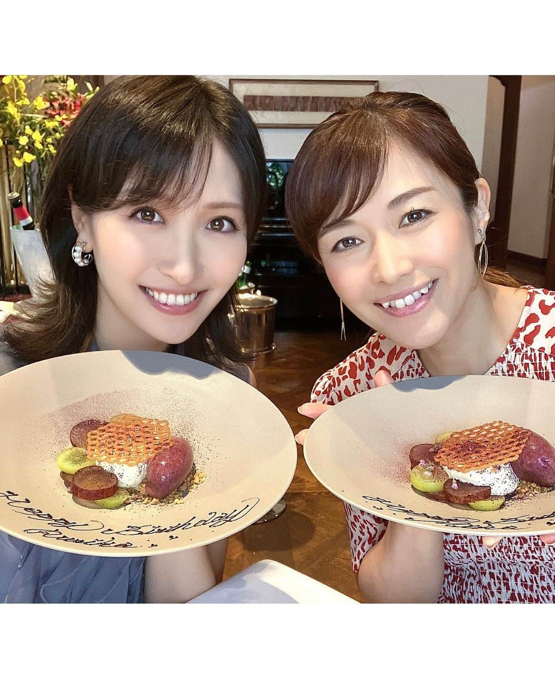 横山ルリカさんのインスタグラム写真 - (横山ルリカInstagram)「. 美香さんと、素敵なお店でお互いの誕生日をお祝い🥂✨ 秋を感じる美味しいランチに、尽きない話であっという間に時間が経ってしまいました🥳💓  今年もありがとうございます🎂🍴  #10月31日がお誕生日 #杉崎美香 さん #ちょっと早い #happy birthday #バースデーランチ #🎂 #後ろのススキも #秋ですねぇ #🌾」10月3日 22時42分 - rurika_yokoyama_official