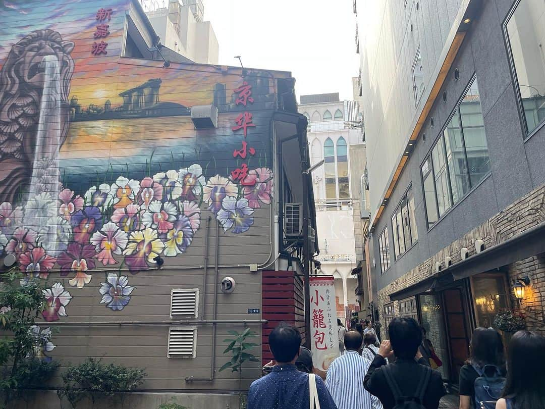 塩田真弓さんのインスタグラム写真 - (塩田真弓Instagram)「#ginza #oldstreet #銀座 #路地 #建築家 #青木淳 さんツアー #oldstreetmap #保存版 制覇しておかねば」10月3日 22時45分 - mayumi_shiota_