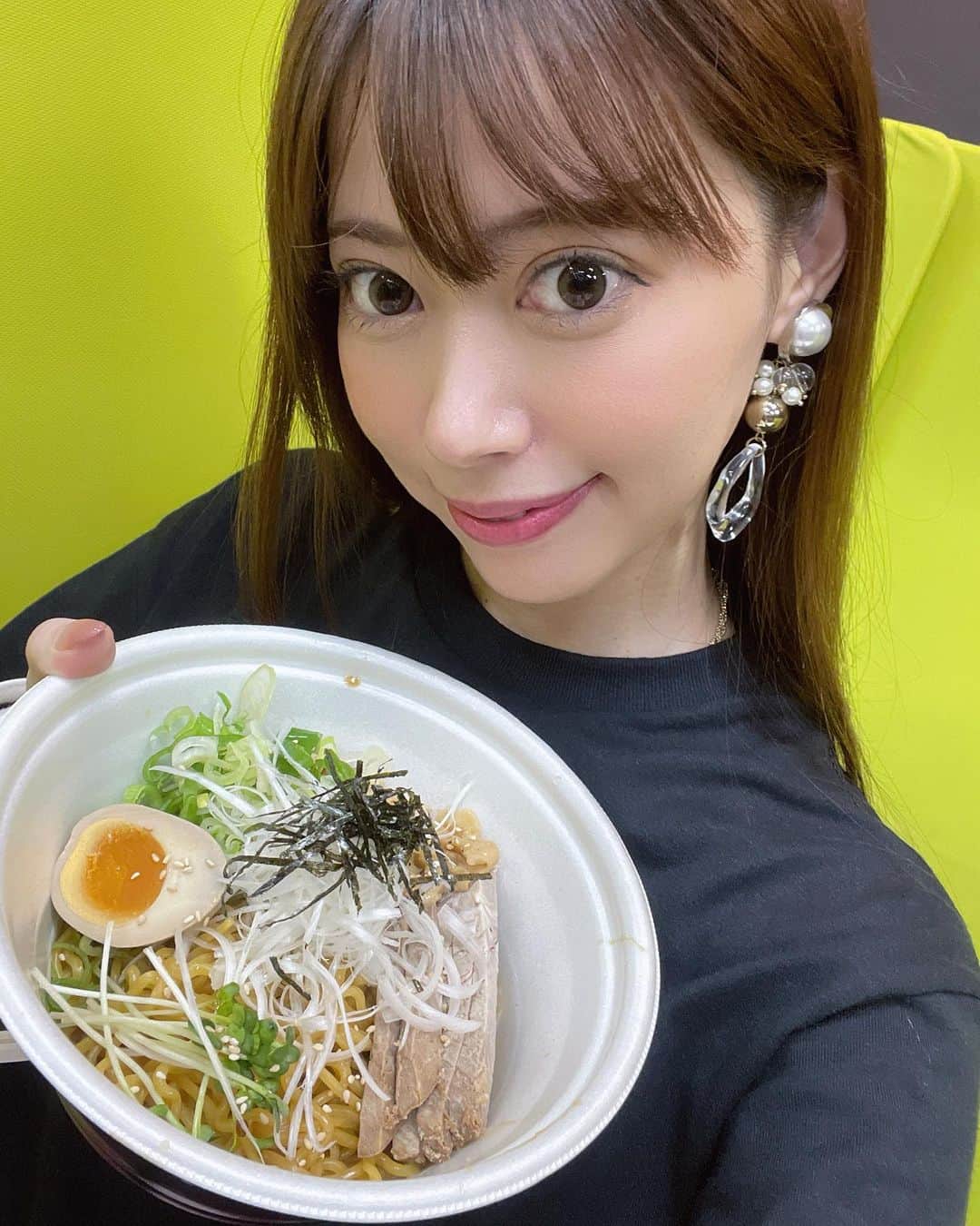 安森彩那のインスタグラム：「ぬんちゃれすごんざえもん☀️ ニューヨークと札幌に お店を構える  #麺恋佐藤 さん の油そばがおいしすぎた🤤🍜✨ ここで食べれたのシアワセルンティ( *¯꒳¯*)♡⃛ ご馳走様でした🙏 -」