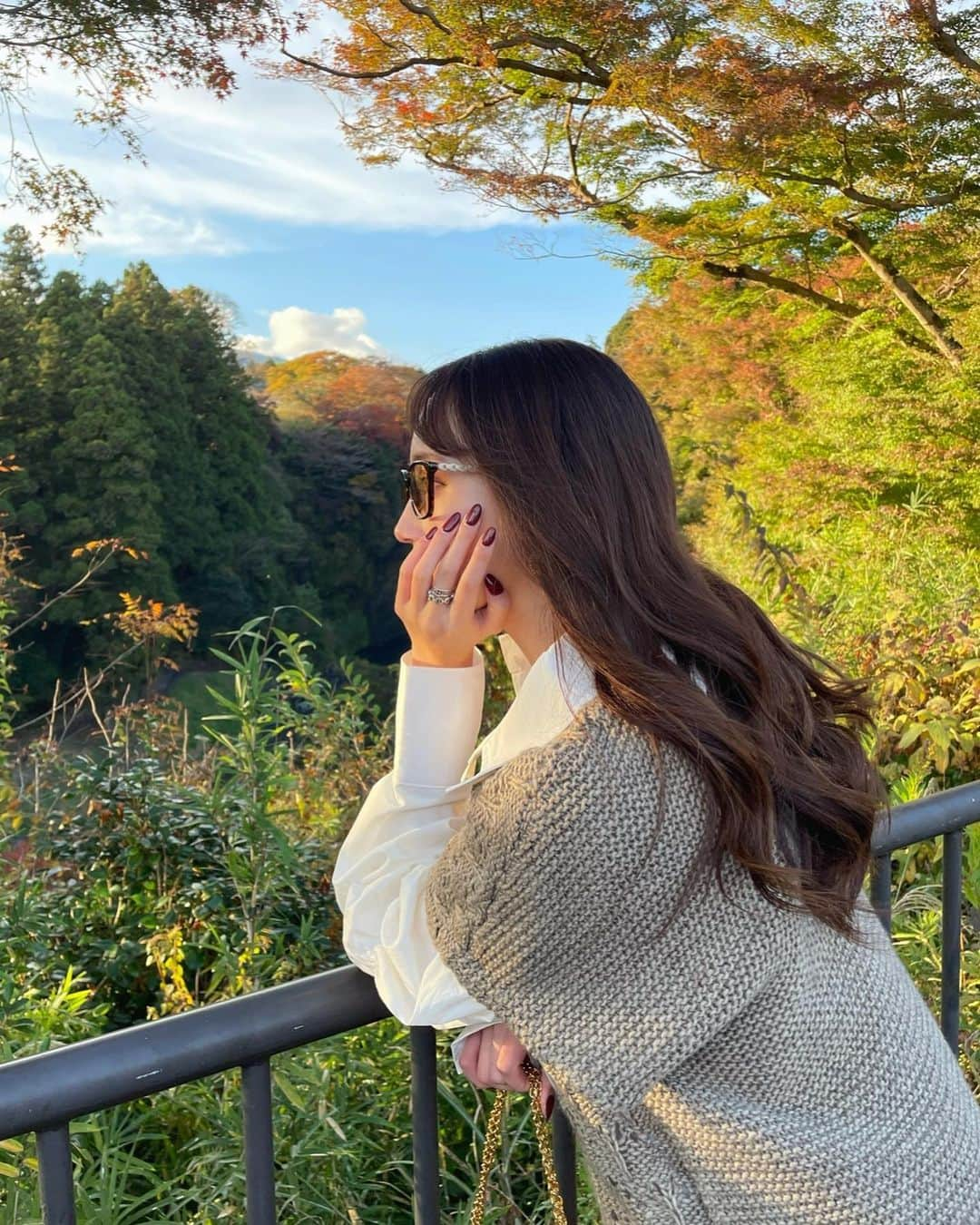 宮内理沙さんのインスタグラム写真 - (宮内理沙Instagram)「10月も宜しくお願いいたします🍁🍁🍁  そろそろロングに戻りたいと思っていたところでこの前のアンケートにてロング派が多かったのでここまでとはいかずとももうしばらく髪伸ばしてみようかな🧐☀️？」10月3日 23時06分 - risa_miyauchi