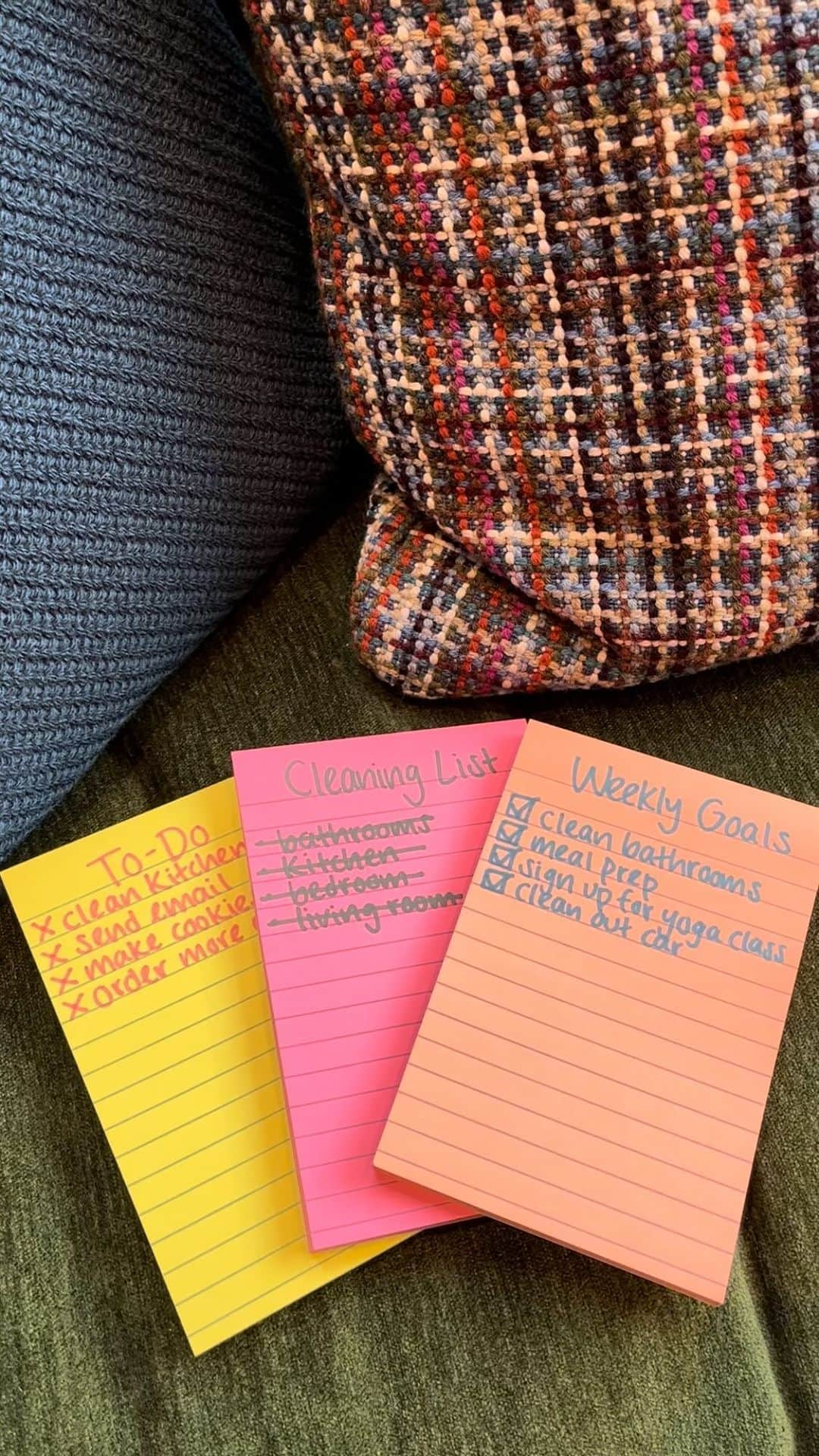 ポスト・イットのインスタグラム：「Let's settle the debate ✍️ Which way is your favorite? 👀 #postitnotes #postit #todolist #grocerylist #checklist」