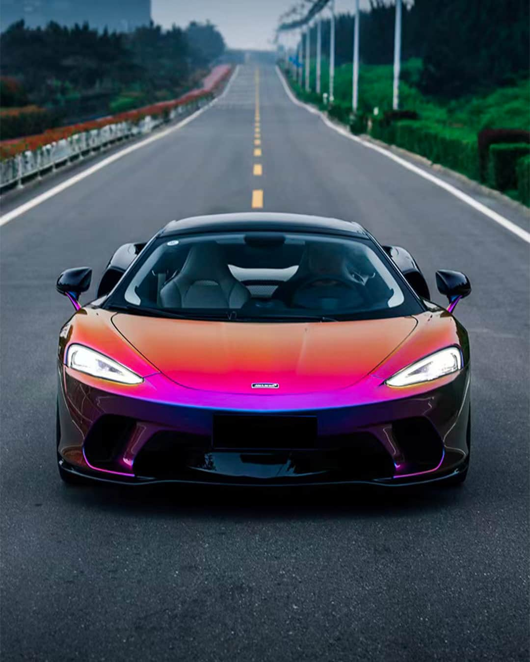 McLaren Automotiveさんのインスタグラム写真 - (McLaren AutomotiveInstagram)「Inspired by fluid urban lights. The McLaren GT Neon Spectrum theme, exclusive to China. #McLaren #McLarenAuto #McLarenGT」10月3日 23時02分 - mclarenauto