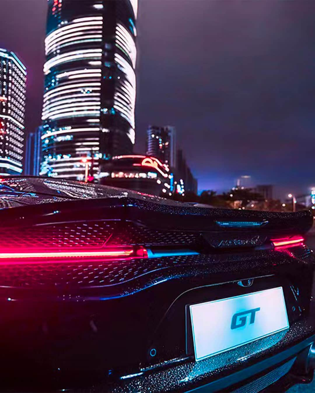 McLaren Automotiveさんのインスタグラム写真 - (McLaren AutomotiveInstagram)「Inspired by fluid urban lights. The McLaren GT Neon Spectrum theme, exclusive to China. #McLaren #McLarenAuto #McLarenGT」10月3日 23時02分 - mclarenauto