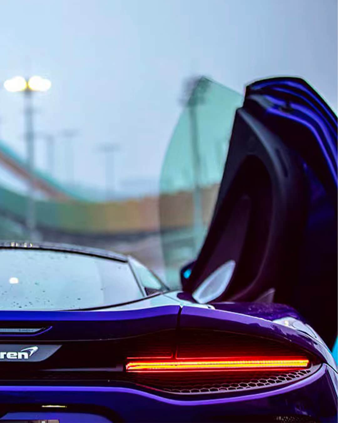 McLaren Automotiveさんのインスタグラム写真 - (McLaren AutomotiveInstagram)「Inspired by fluid urban lights. The McLaren GT Neon Spectrum theme, exclusive to China. #McLaren #McLarenAuto #McLarenGT」10月3日 23時02分 - mclarenauto