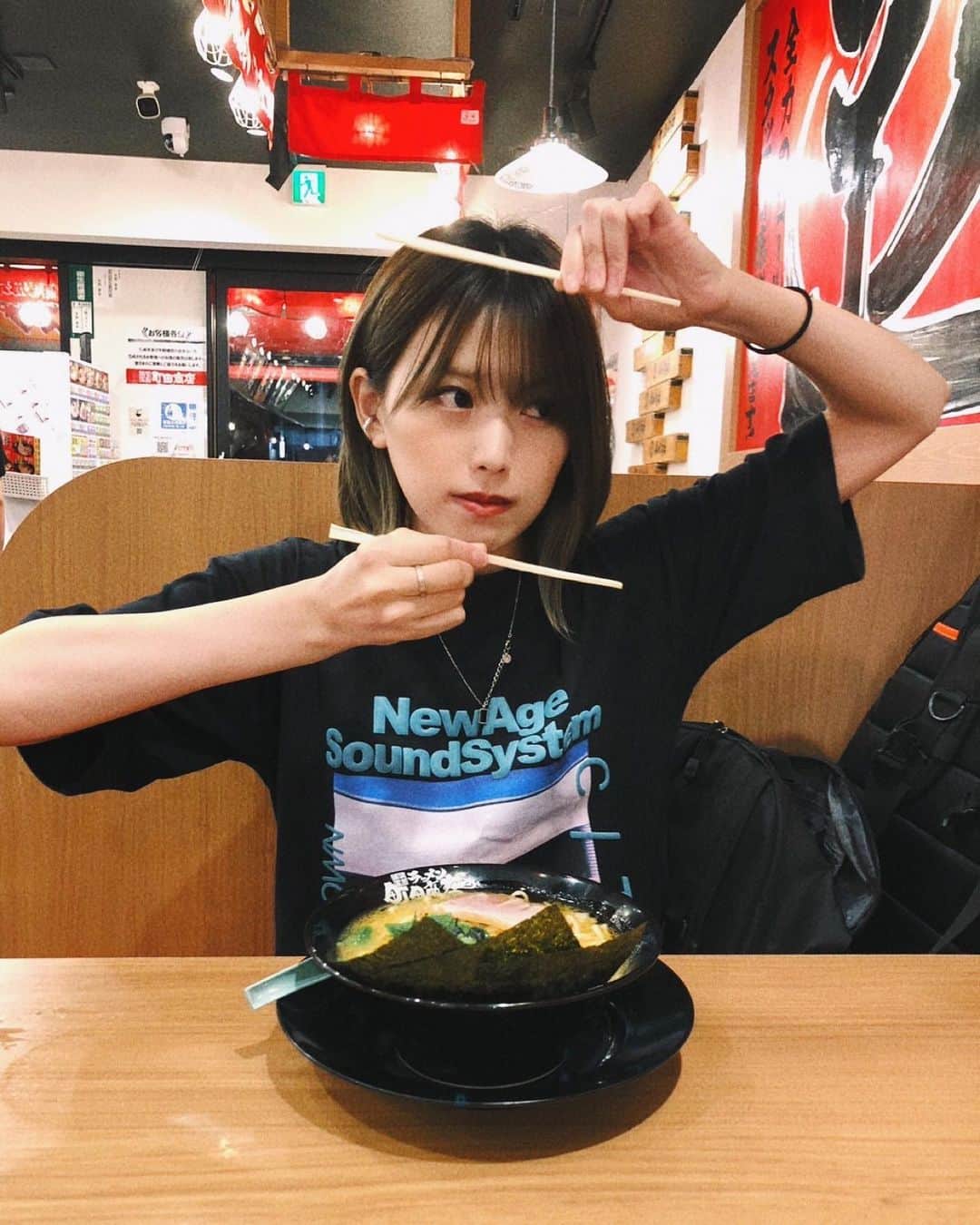 原あやのさんのインスタグラム写真 - (原あやのInstagram)「五時間歌ったあとのラーメンはしみる  10/8のリハとっても楽しかった〜〜🧏‍♀️ 1stワンマンから変わらぬメンバーなので居心地がとても良いのです！！！！！ありがたいねえ！！！！！！ワンマン楽しもうね！！！！！！あと5日！！！！！諸々最終確認！！！！  #なんだか親戚に会う気持ち #ラーメン#らーめん部#ラーメン女子#バンド#シンガーソングライター#ギター#エレキ#history#飯テロ#めっちゃ歌ったのでゼロキロカロリー」10月3日 23時16分 - ayano_hara_69