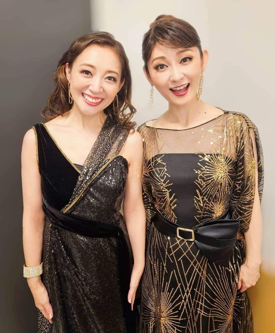 風花舞さんのインスタグラム写真 - (風花舞Instagram)「おまけ♥ 彩乃かなみさん。  こちらは東京公演中に撮りました📷  #彩乃かなみ さん #結構ギリギリの時間から行動をするのに時間にちゃんと間に合う人  #風花舞 #かなり早い時間から行動してるのに時間ギリギリに😱ーってなる人 #なんで？  #ズージャズカ」10月3日 23時11分 - kazahanamai_official