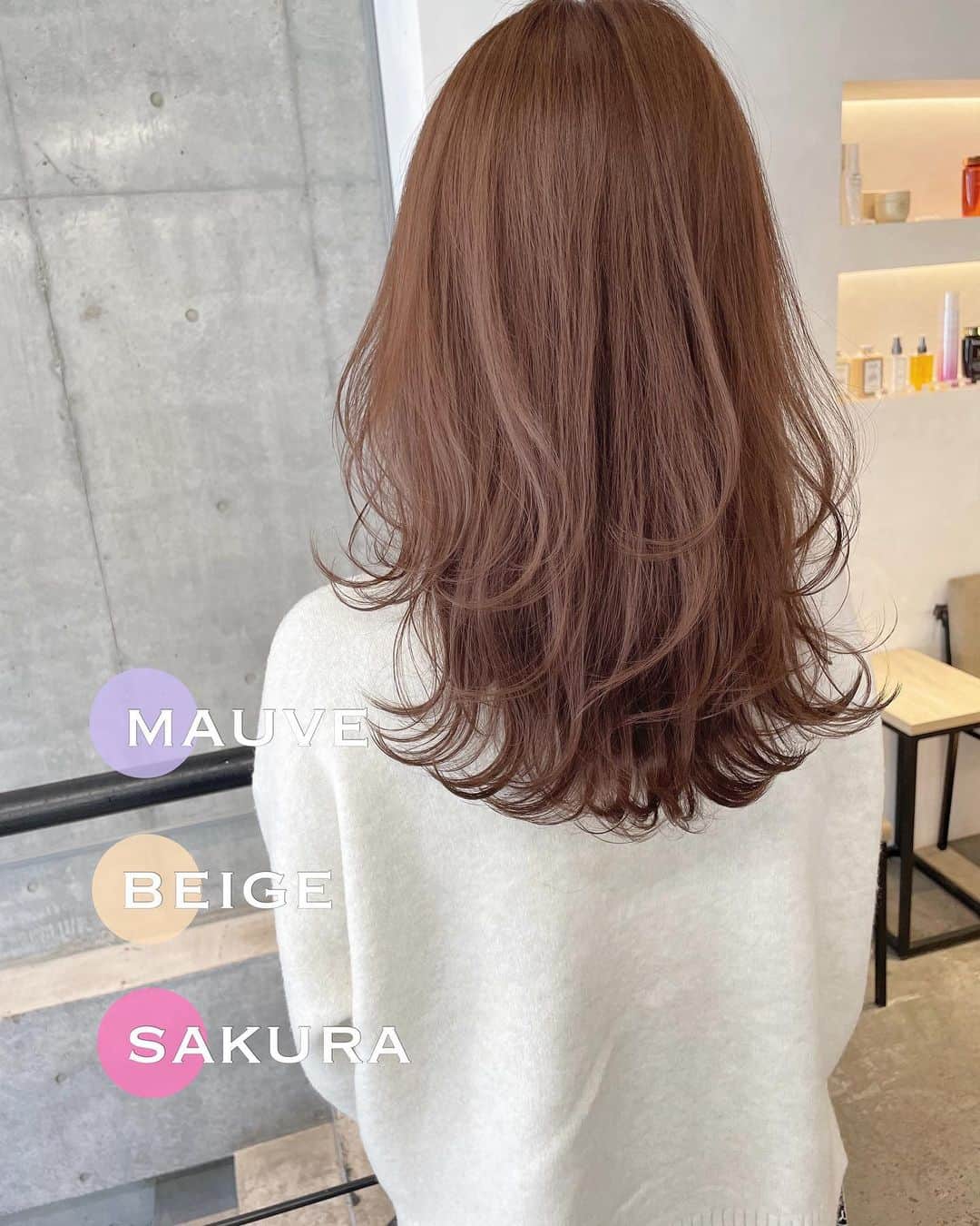 吉田達弥のインスタグラム：「- sakura beige - 黄色みを抑えてくれる柔らかいピンクベージュカラーです🌸 ⁡ - menu - cut + secret highlight + premium color + rich treatment ⁡ #カット #カラー #レイヤーカット」