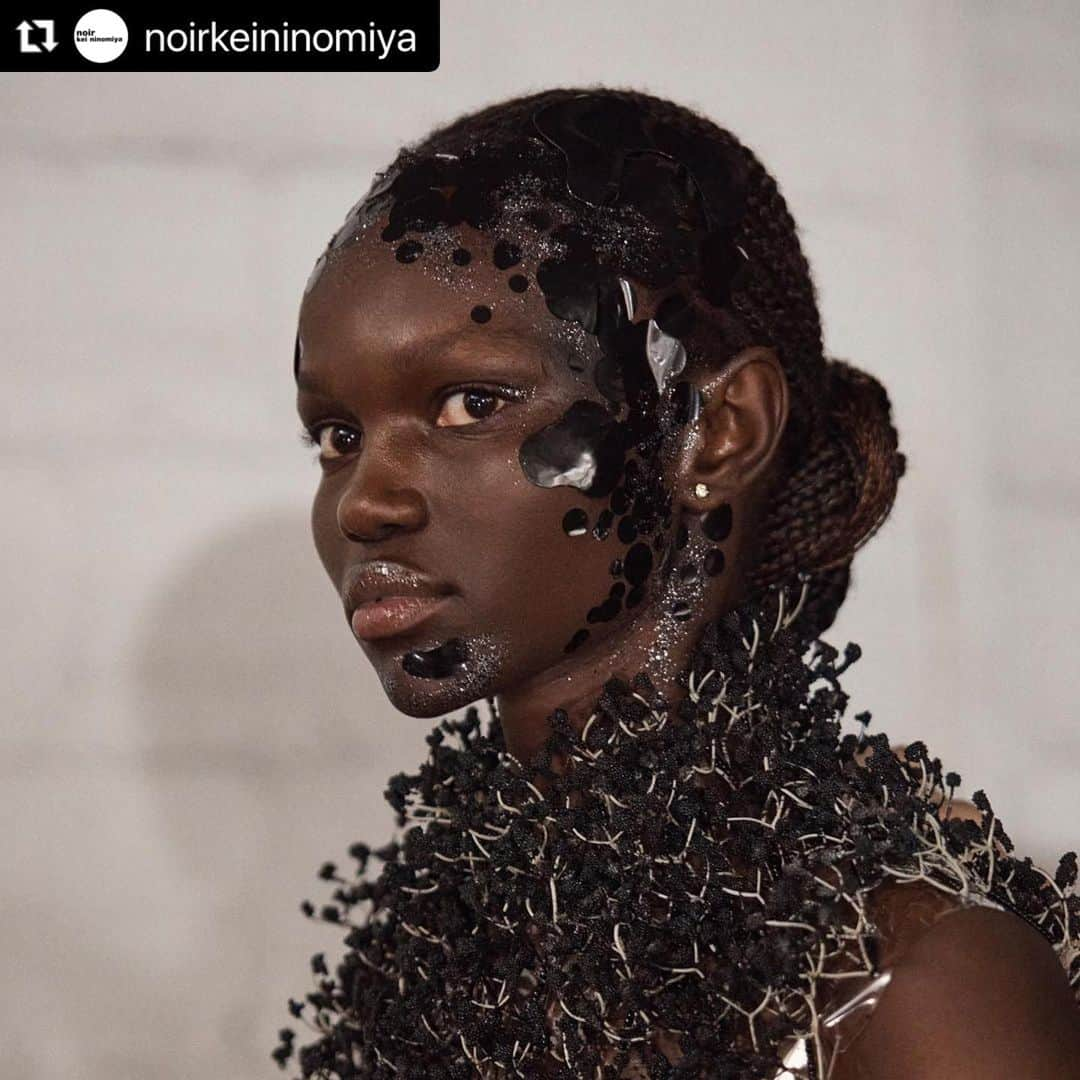 Amazing JIROさんのインスタグラム写真 - (Amazing JIROInstagram)「#Reposting @noirkeininomiya  ・・・ noir kei ninomiya SS24 beauty by make-up artist @amazing_jiro, hair stylist @lukemiyazaki and their dedicated teams      Photographs by @melanie.rdp       #noirkeininomiya」10月3日 23時16分 - amazing_jiro