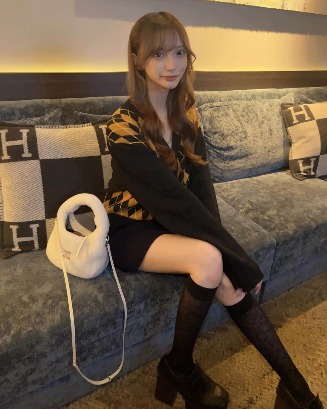 神谷樹里奈のインスタグラム：「miumiu秋コーデ🍁♡」