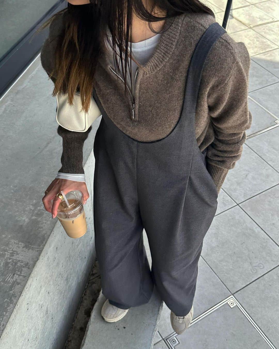 松本恵奈のインスタグラム：「YAK KNIT : clane（６日発売） SALOPETTE : clane(6日発売) BAG : the row SHORS : new barance」