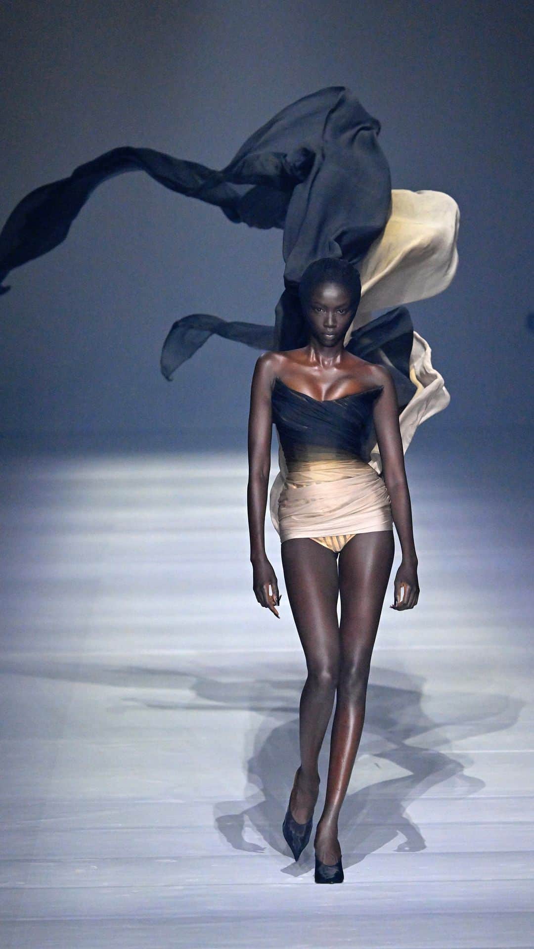 Fashion Weekのインスタグラム：「In a word, #Mugler this season was legendary. With a runway full of icons, the label presented looks that were signature Mugler. There were corsets galore, whether rendered in hard acrylic, or as part of dresses, jackets, or denim. There were ombré jeans and sparkly feather boa dresses. Mugler was in top form.   Courtesy of @ly.as @thomasdelage_ @theperfectmagazine @susiebubble」
