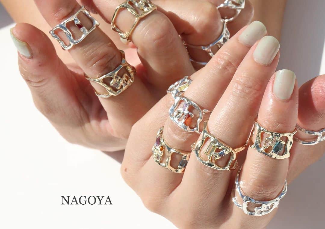のインスタグラム：「. PLUIE in NAGOYA  10/6(FRI)11:00-20:00 10/7(SAT)11:00-20:00 10/8(SUN)11:00-20:00 10/9(MON)11:00-20:00  〒460-0011 愛知県名古屋市中区大須３丁目１−３５ HASE-BLDG 3 1F GoOn NAGOYA  今週末から4日間、名古屋POP UP STORE開催。  既存商品に加え、1点物販売、カスタムオーダーリング、クラウンのオーダーも店頭にて承ります。  今回、名古屋ではESCENA RINGの一点ものを店頭にて販売いたします。  尚、商品に関するお問い合わせは PLUIE Tokyoへお電話、又はDMへご連絡下さい。  @pluiehair @pluietokyo @pluie.homme @pluie_us」