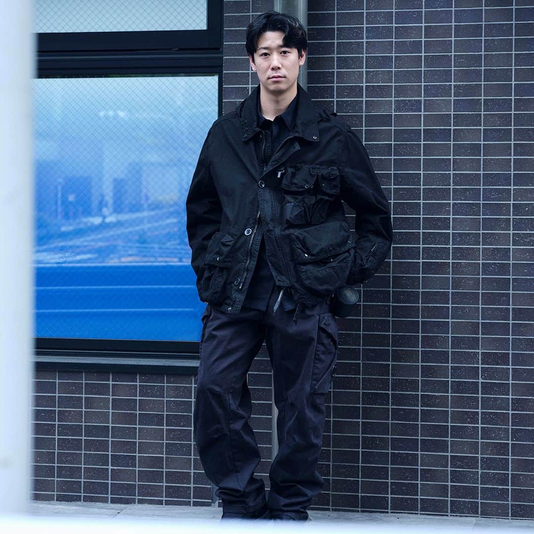 シーピーカンパニーさんのインスタグラム写真 - (シーピーカンパニーInstagram)「The C.P. Company FW023 Ba-Tic collection features garment dyed outerwear pieces constructed using the properties of raw cotton broadcloth in conjunction with wax coated seams in order to enhance their multi-coloured appearance.   Discover more at the link in bio.   Photography @ryoheiambo Styling @rxixkxux Model @nariaki0296 Hair-make @umeboooy」10月3日 23時30分 - cp_company_official