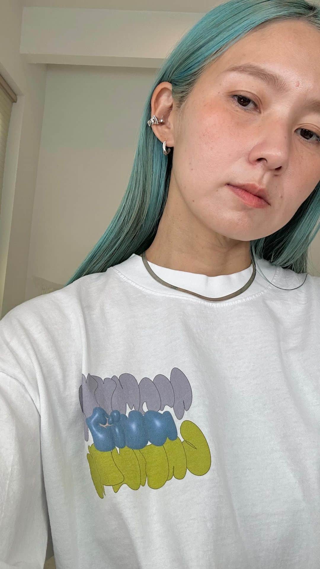 三苫愛のインスタグラム：「10/3 INSTA LIVE @pluiehair の初の音楽イベントnuitの限定Tシャツ着てます👕」