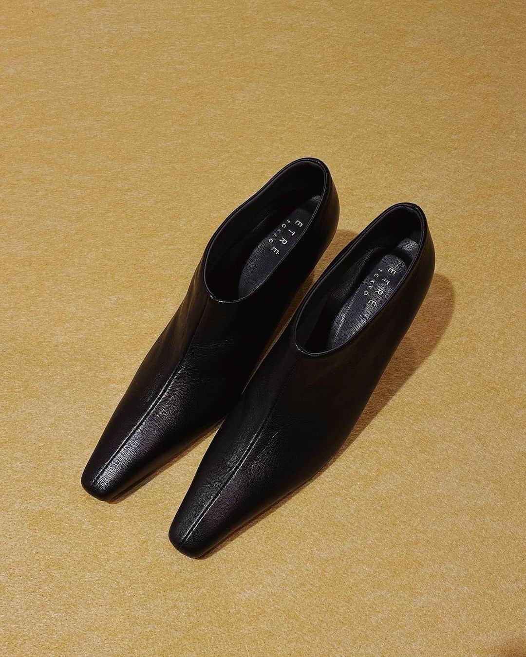 JUNNAのインスタグラム：「@ohgaofficial × @etretokyo  コラボレーションアイテム  OHGAxETRE TOKYOブーティー(7cmヒール) size 22.5/23.5/24.5 ¥29,700  #ETRE_popup  10/4 WED ～ 10/10 TUE 阪急うめだ本店 4階 イットコンテンポラリー  ※コラボシューズは大阪、名古屋POP UP STOREのみの販売となります。  #etretokyo #大阪」